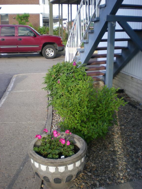 Motel Seigneurie De Vaudreuil Екстер'єр фото